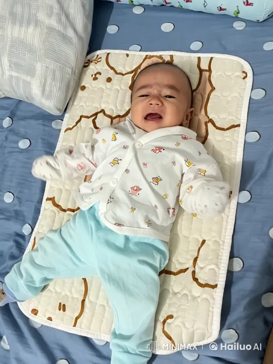 Baby's Joyful Dance on Soft Mattress – AI Generated Video | Hailuo AI