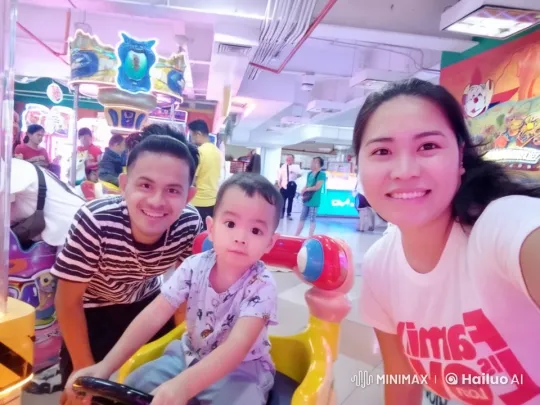 Family Enjoying Time in Vibrant Amusement Arcade – AI Generated Video | Hailuo AI