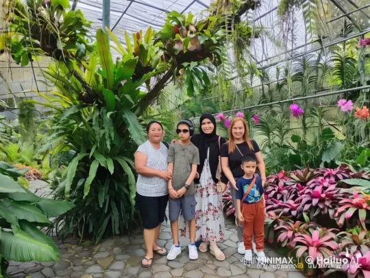 Family Fun and Martial Arts in a Botanical Garden – AI Generated Video | Hailuo AI