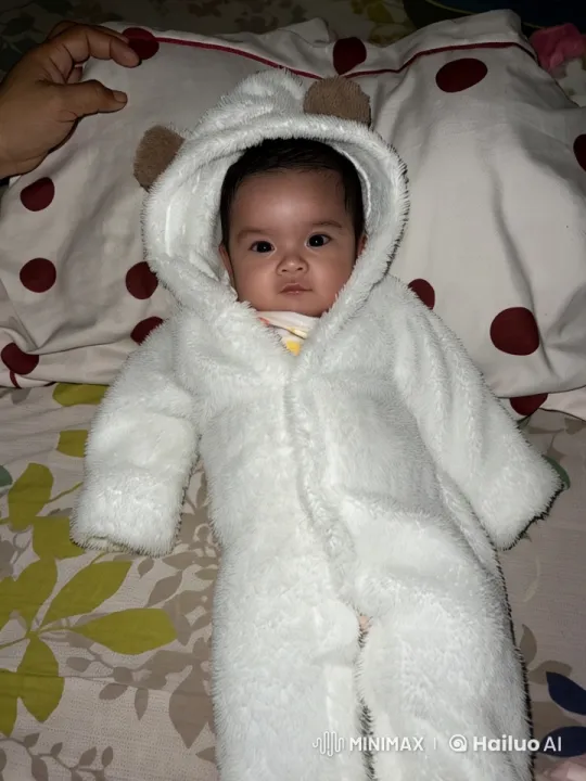 Baby in Bear Onesie Plays and Dances Live2D Animation – AI Generated Video | Hailuo AI