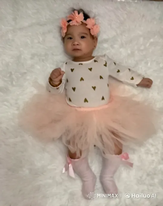 Baby in Adorable Outfit Showcases Dance and Kung Fu Moves – AI Generated Video | Hailuo AI