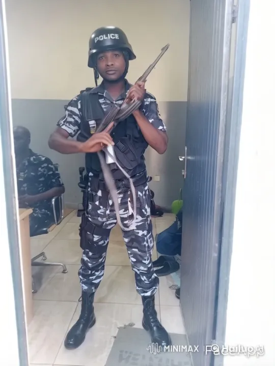 Police Officer Walks Through Chaos with Calm Authority – AI Generated Video | Hailuo AI