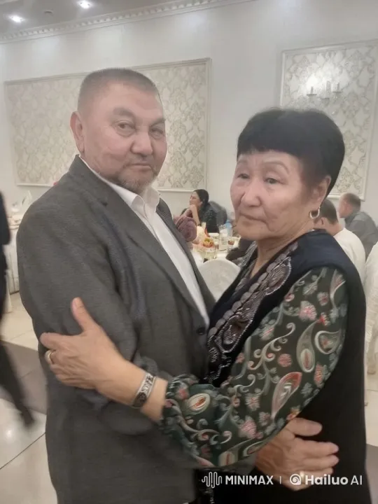 Elderly Couple's Graceful Kungfu Combat in Elegant Setting – AI Generated Video | Hailuo AI