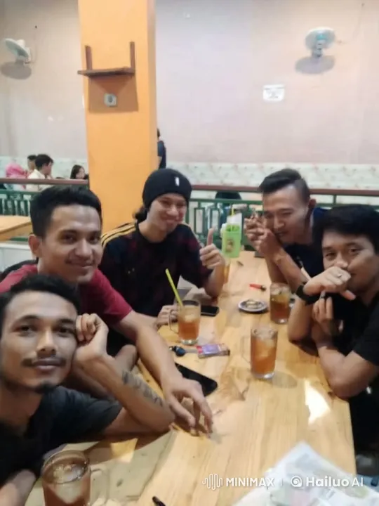 Kungfu Performance in a Casual Restaurant Setting – AI Generated Video | Hailuo AI