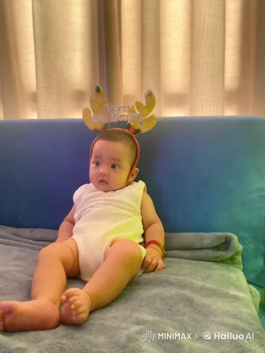 Baby Celebrates Christmas with Joyful Dance and Kung Fu – AI Generated Video | Hailuo AI