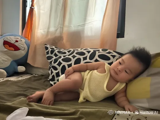 Baby's Joyful Playtime in Cozy Room – AI Generated Video | Hailuo AI