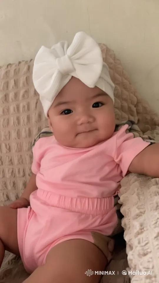 Baby Shows Off Kung Fu and Dance Moves in Live2D Animation – AI Generated Video | Hailuo AI
