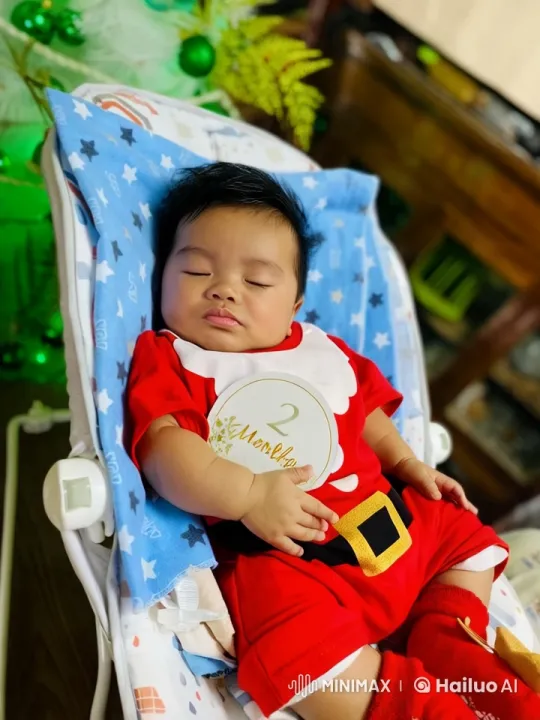 Baby Santa Showcases Impressive Kungfu in Festive Setting – AI Generated Video | Hailuo AI