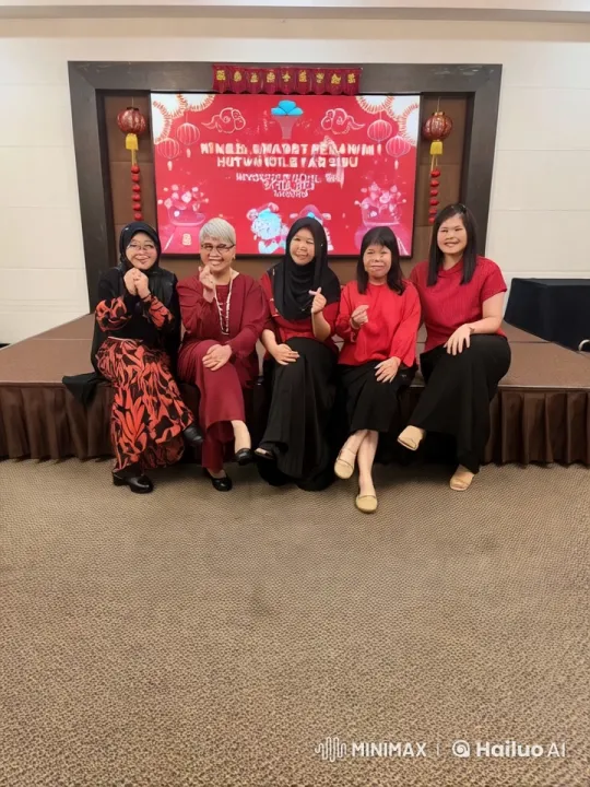 Women's Playful Fighting in Festive Kingwood Hotel Event – AI Generated Video | Hailuo AI