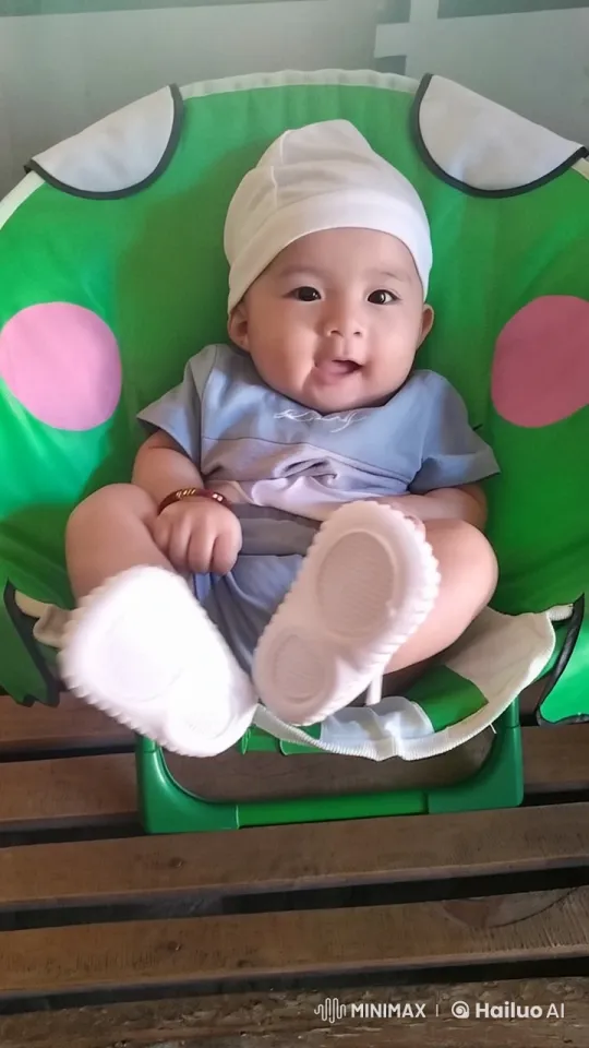 Baby Dancing Joyfully in Vibrant Chair - Live2D Animation – AI Generated Video | Hailuo AI