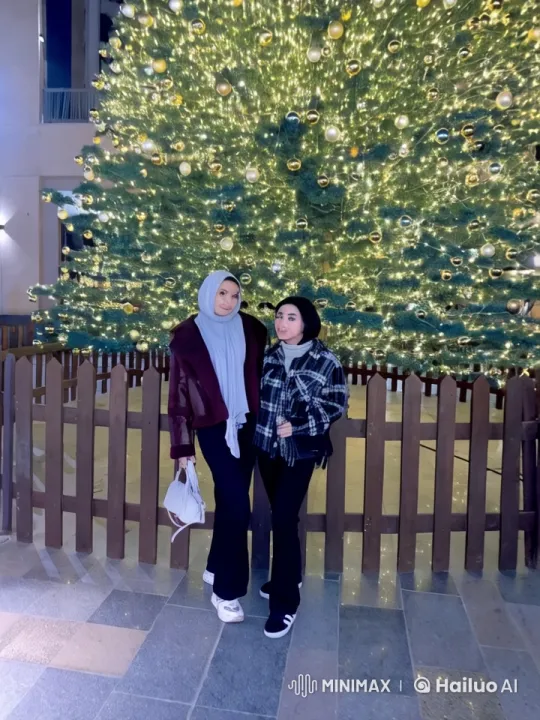 Animated Friends Playfully Fight by Christmas Tree – AI Generated Video | Hailuo AI