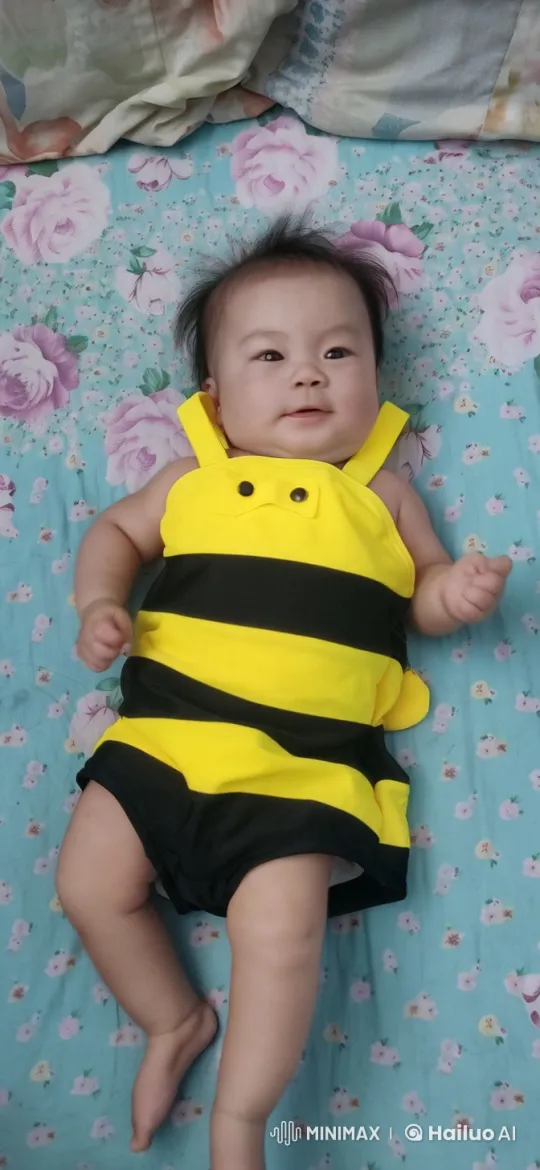Baby Bee Costume Dances and Practices Kung Fu – AI Generated Video | Hailuo AI