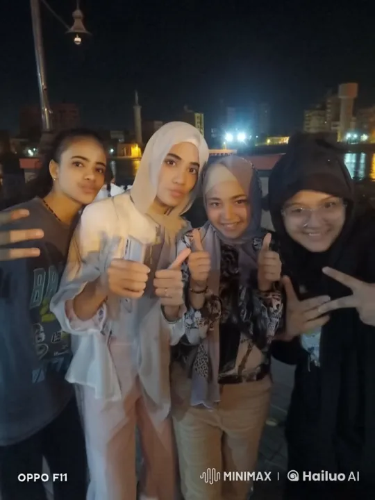 Nighttime City Kung Fu: Friends' Dynamic Choreography – AI Generated Video | Hailuo AI