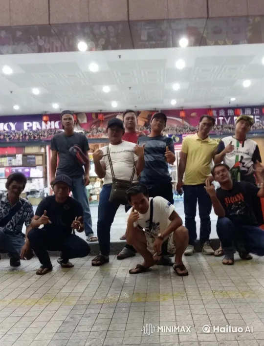 Friends Perform Synchronized Kungfu in Shopping Plaza – AI Generated Video | Hailuo AI