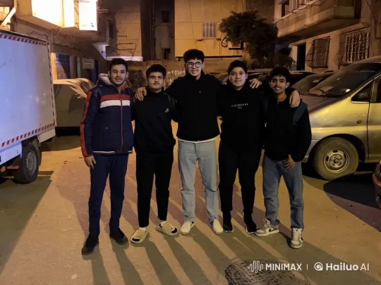 Five Friends Showcase Kungfu in Urban Night Setting – AI Generated Video | Hailuo AI