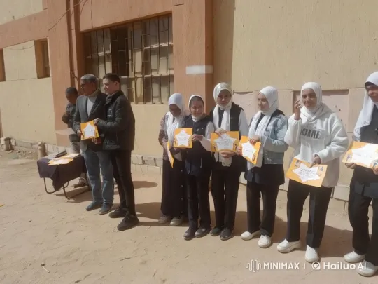 Desert Setting: Group Receives Certificates, Gunfight Ensues – AI Generated Video | Hailuo AI
