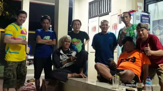 Casual Men Transition to Dynamic Kungfu in Indoor Setting – AI Generated Video | Hailuo AI