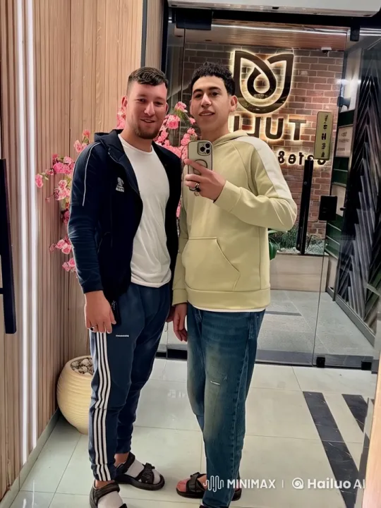 Two Friends Take a Selfie in a Modern Interior – AI Generated Video | Hailuo AI