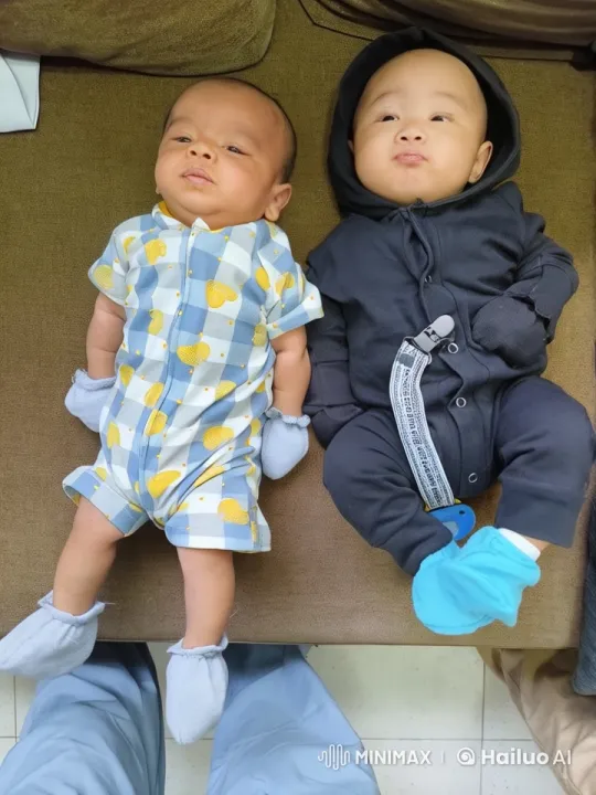 Two Babies Dance Joyfully on Couch in Live2D Video – AI Generated Video | Hailuo AI
