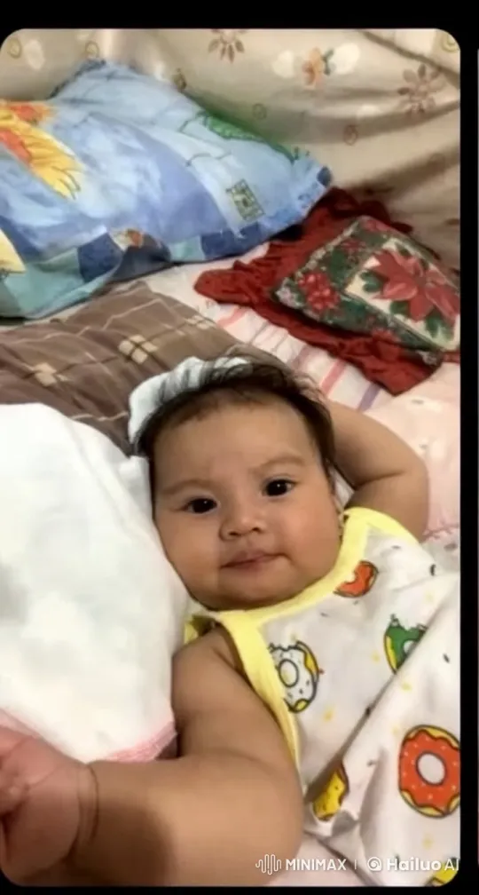 Baby's Joyful Dance on Cozy Bed – AI Generated Video | Hailuo AI