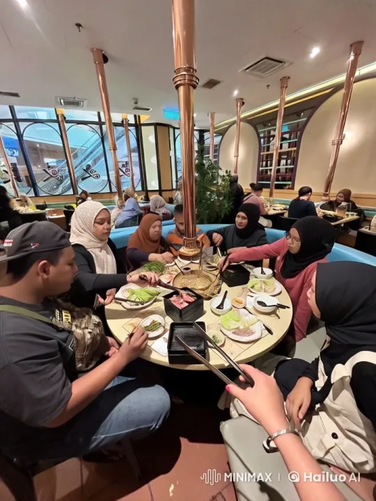 Chaos Erupts in Animated Restaurant Scene – AI Generated Video | Hailuo AI