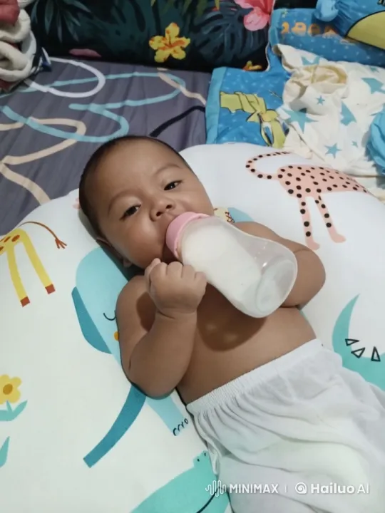 Baby Dances Energetically to 'Kungfu Fighting' – AI Generated Video | Hailuo AI