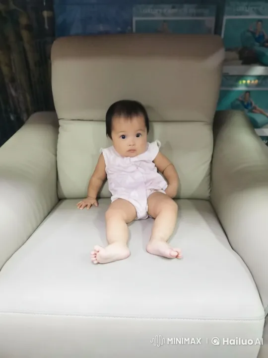 Baby's Energetic Dance in Luxury Family Lounge – AI Generated Video | Hailuo AI