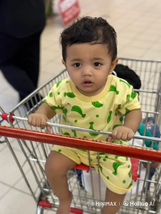 Baby Wakes Up and Dances in Grocery Cart – AI Generated Video | Hailuo AI