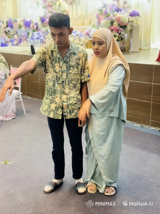 Couple Performing Subtle Dance at Festive Event – AI Generated Video | Hailuo AI