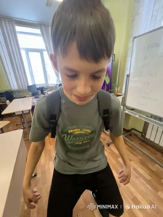 Child Performs Impressive Kung Fu in Classroom Setting – AI Generated Video | Hailuo AI