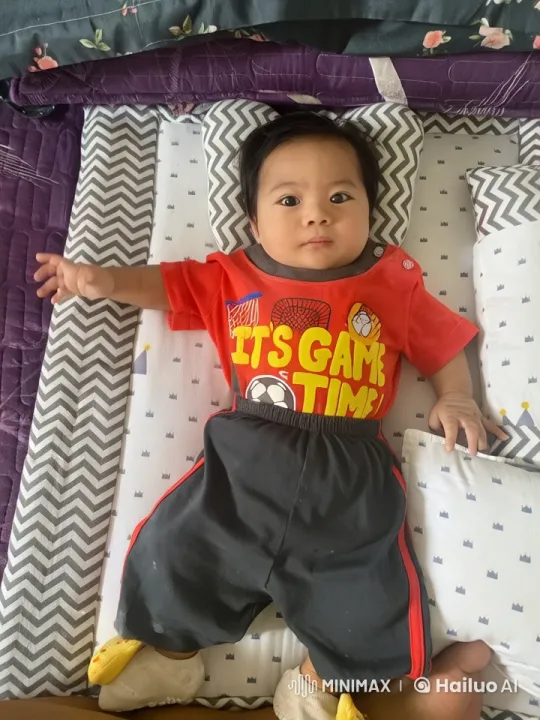 Baby Excitedly Performs Dance and Kung Fu Moves – AI Generated Video | Hailuo AI