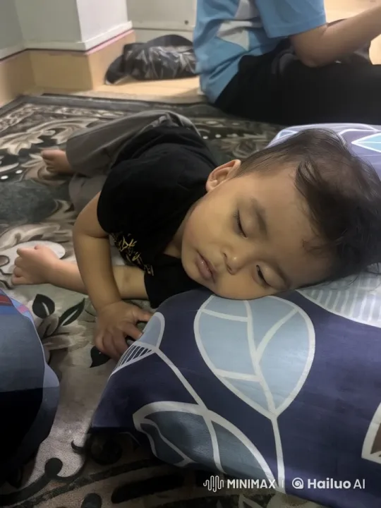 Child Wakes Up and Begins Playful Dance with Punches – AI Generated Video | Hailuo AI