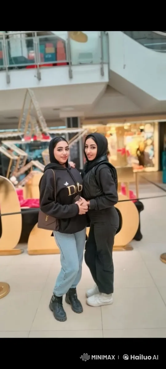 Two Women's Journey from Dispute to Dance in a Shopping Mall – AI Generated Video | Hailuo AI