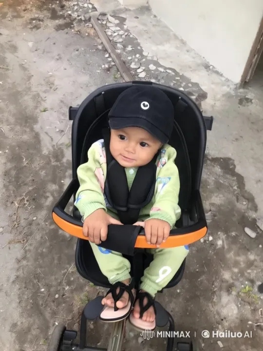Child in Stroller Performs Impressive Kungfu Moves – AI Generated Video | Hailuo AI