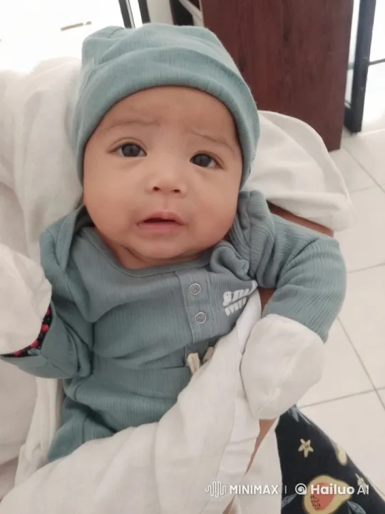 Baby's Gentle Kung Fu Practice in Cozy Outfit – AI Generated Video | Hailuo AI