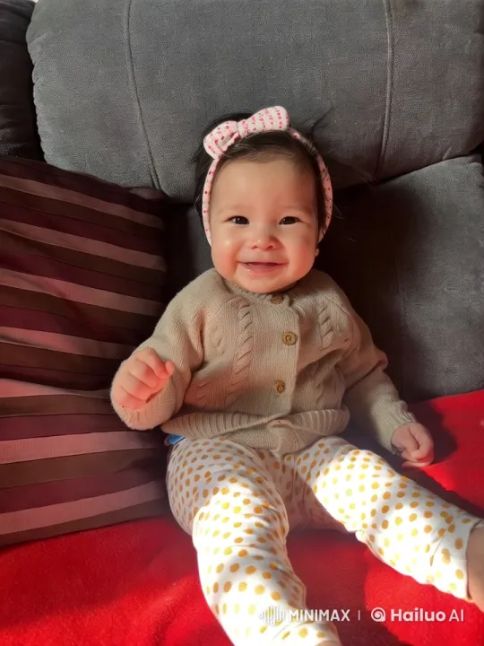 Baby Dancing Delightfully on Cozy Couch – AI Generated Video | Hailuo AI
