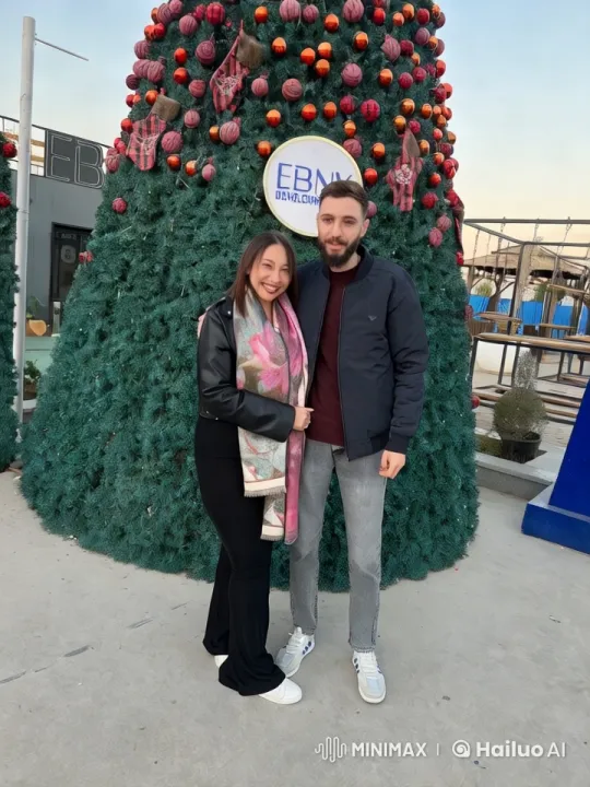 Christmas Tree Conflict Turns to Joyful Dance – AI Generated Video | Hailuo AI