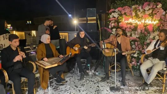 Musicians' Argument Erupts on Stage Amidst Performance – AI Generated Video | Hailuo AI