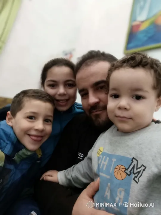 Family Dynamics: From Argument to Joyful Dance – AI Generated Video | Hailuo AI