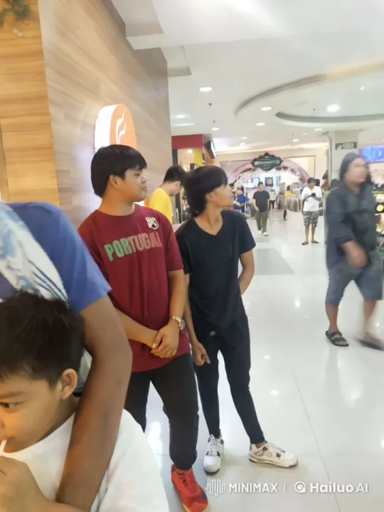 Spontaneous Kung Fu Demo in Bustling Mall – AI Generated Video | Hailuo AI