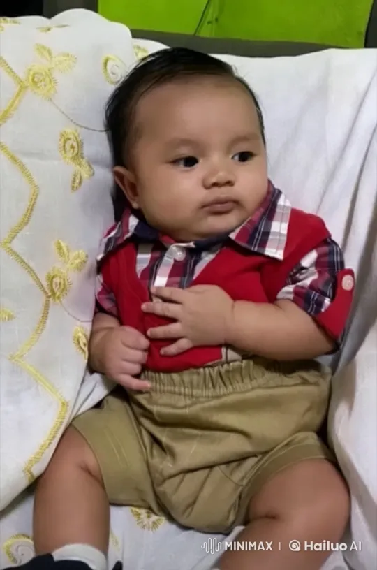 Baby's Playful Kungfu Dance Captured in Elegant Setting – AI Generated Video | Hailuo AI