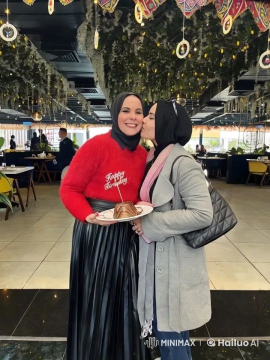 Festive Restaurant Celebration with Birthday Cake and Dance – AI Generated Video | Hailuo AI