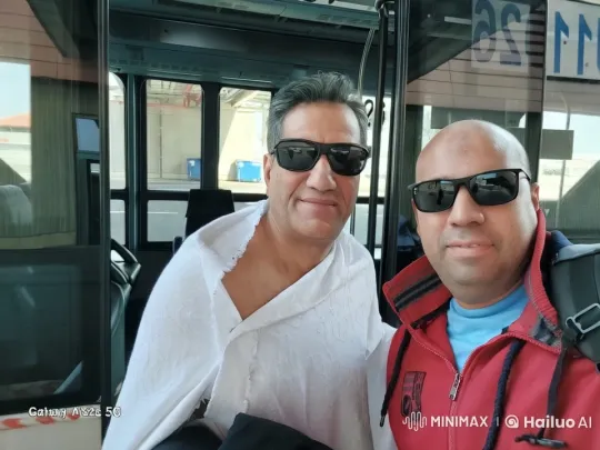 Gunfight Between Two Individuals at Bus Scene – AI Generated Video | Hailuo AI