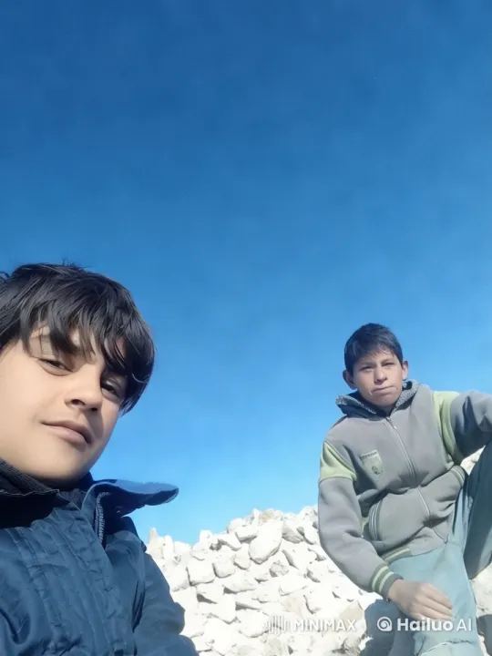 Young Swordsman Showcases Skills in Rocky Landscape – AI Generated Video | Hailuo AI