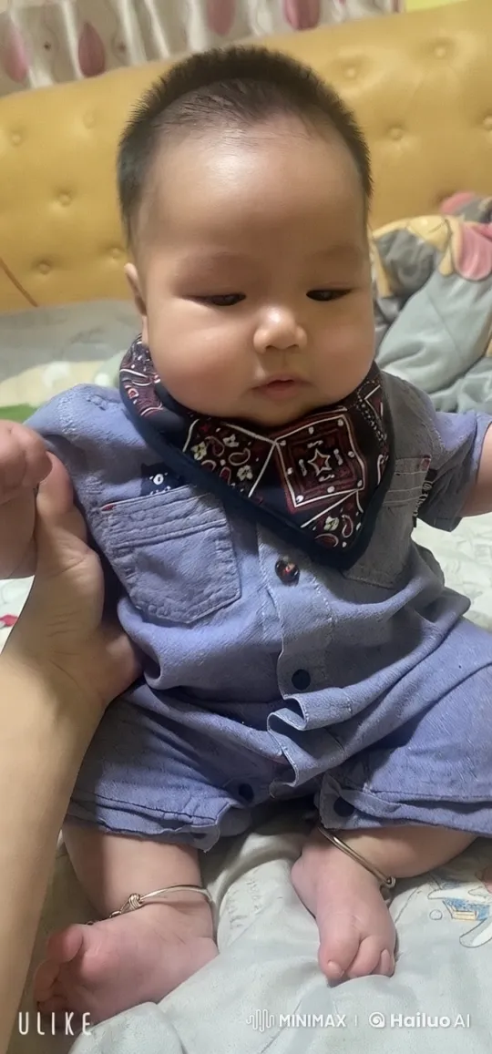 Baby's Playful Kungfu Dance in Cozy Bedroom – AI Generated Video | Hailuo AI