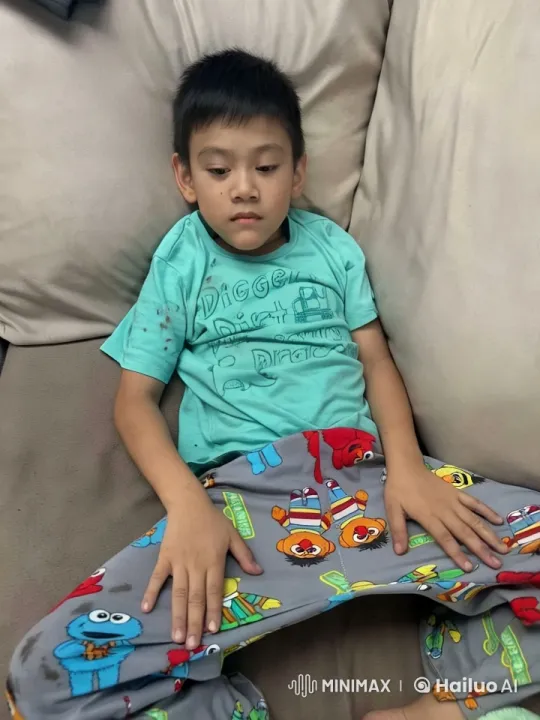 Boy in Pajamas Demonstrates Energetic Kungfu Skills – AI Generated Video | Hailuo AI