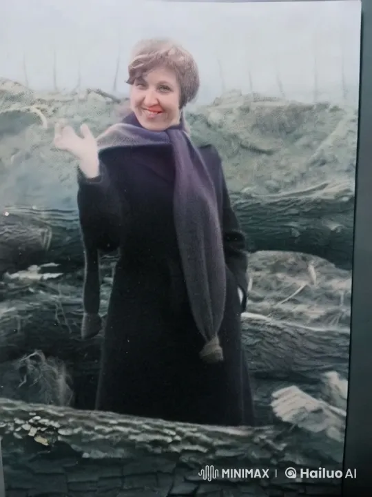 Woman in Misty Landscape with Dynamic Gestures – AI Generated Video | Hailuo AI