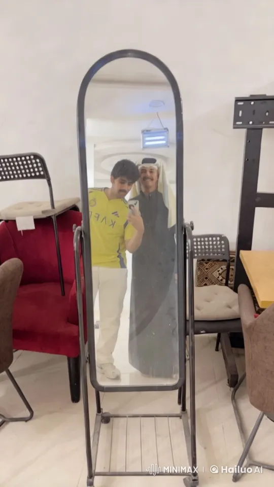 Dynamic Kungfu Fight in a Cluttered Room – AI Generated Video | Hailuo AI
