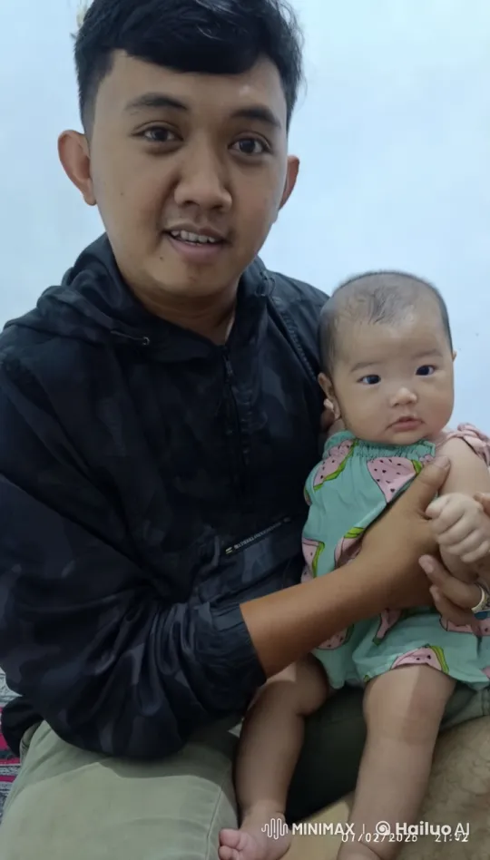 Father Enacts Playful Dance and Kungfu Routine with Baby – AI Generated Video | Hailuo AI