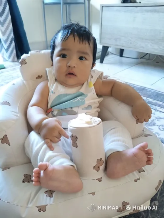 Baby Dancing with Punches in Cozy Living Room – AI Generated Video | Hailuo AI